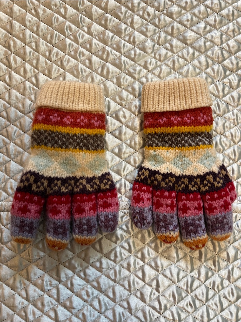 Women’s Multicolor Fair Isle Knit Gap Gloves with Beige Cuff